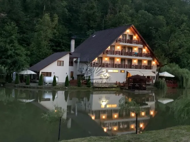Pensiunea LACUL LINISTIT